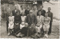 Aleksandrs Kaverzņevs ar skolēniem 1937. gada 29. maijā